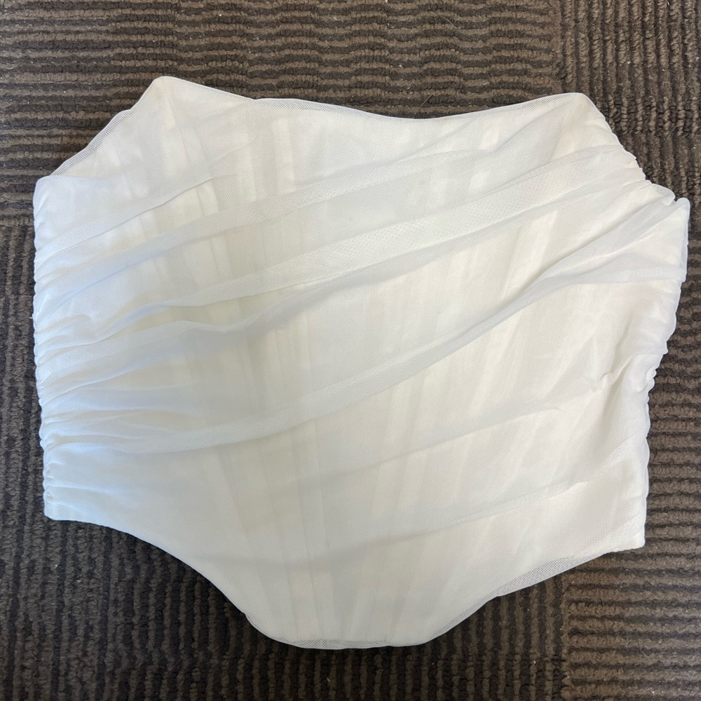 White corset stop